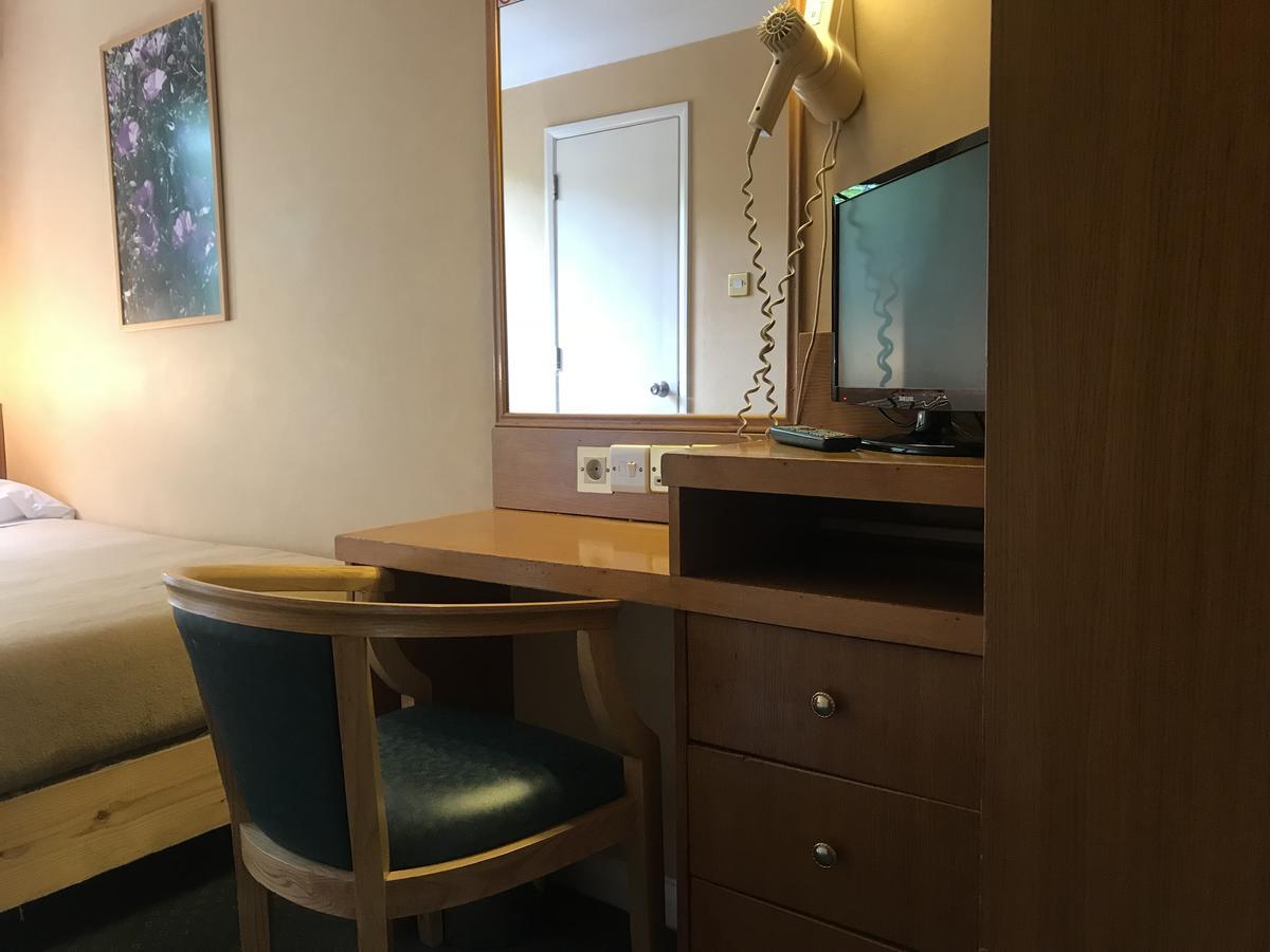 เดอะ เบเวอร์ลีย์ เฮาส์ โฮเทล Hotel ลอนดอน ภายนอก รูปภาพ
