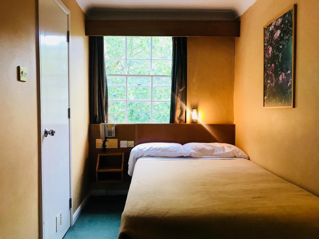 เดอะ เบเวอร์ลีย์ เฮาส์ โฮเทล Hotel ลอนดอน ภายนอก รูปภาพ